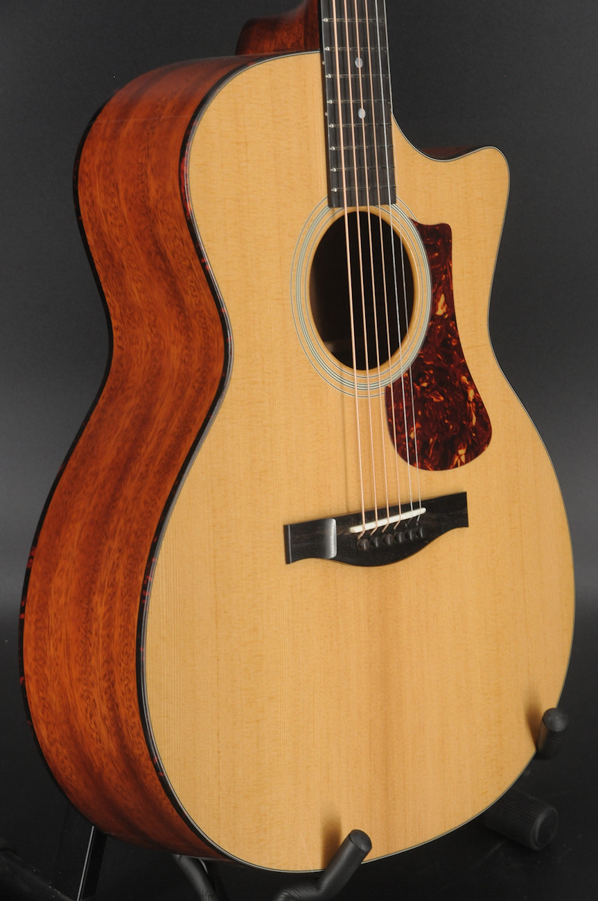 Eastman AC122-1CE Deluxe Solid Sitka & Sapele - Gloss Finish - Fishman pickup #4985