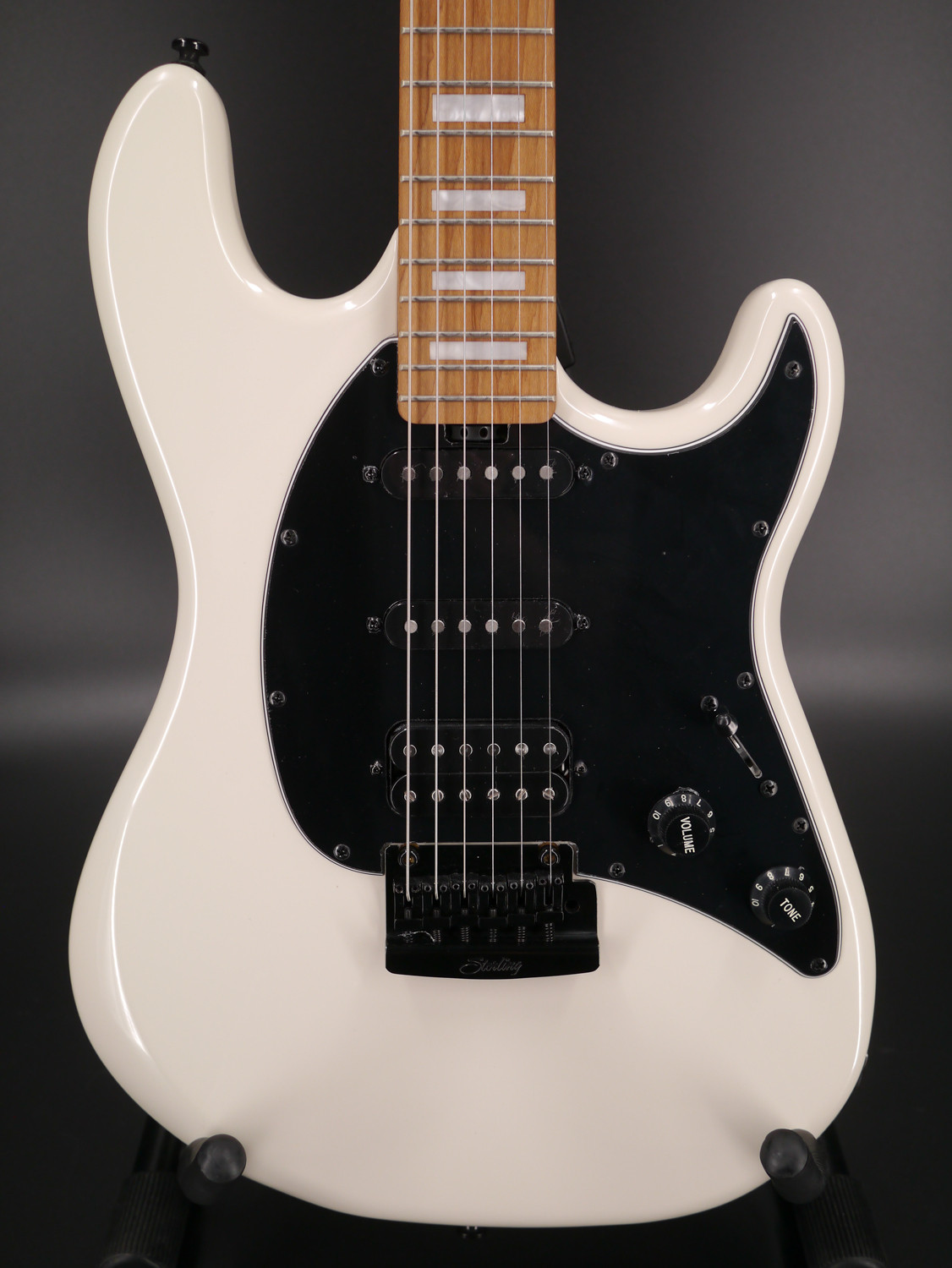 Ernie Ball Sterling Cutlass CT50 Plus Chalk White