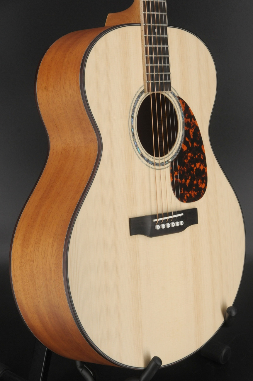 Larrivee J-03 Special - Jumbo - Moon-Spruce/Mahogany #3530