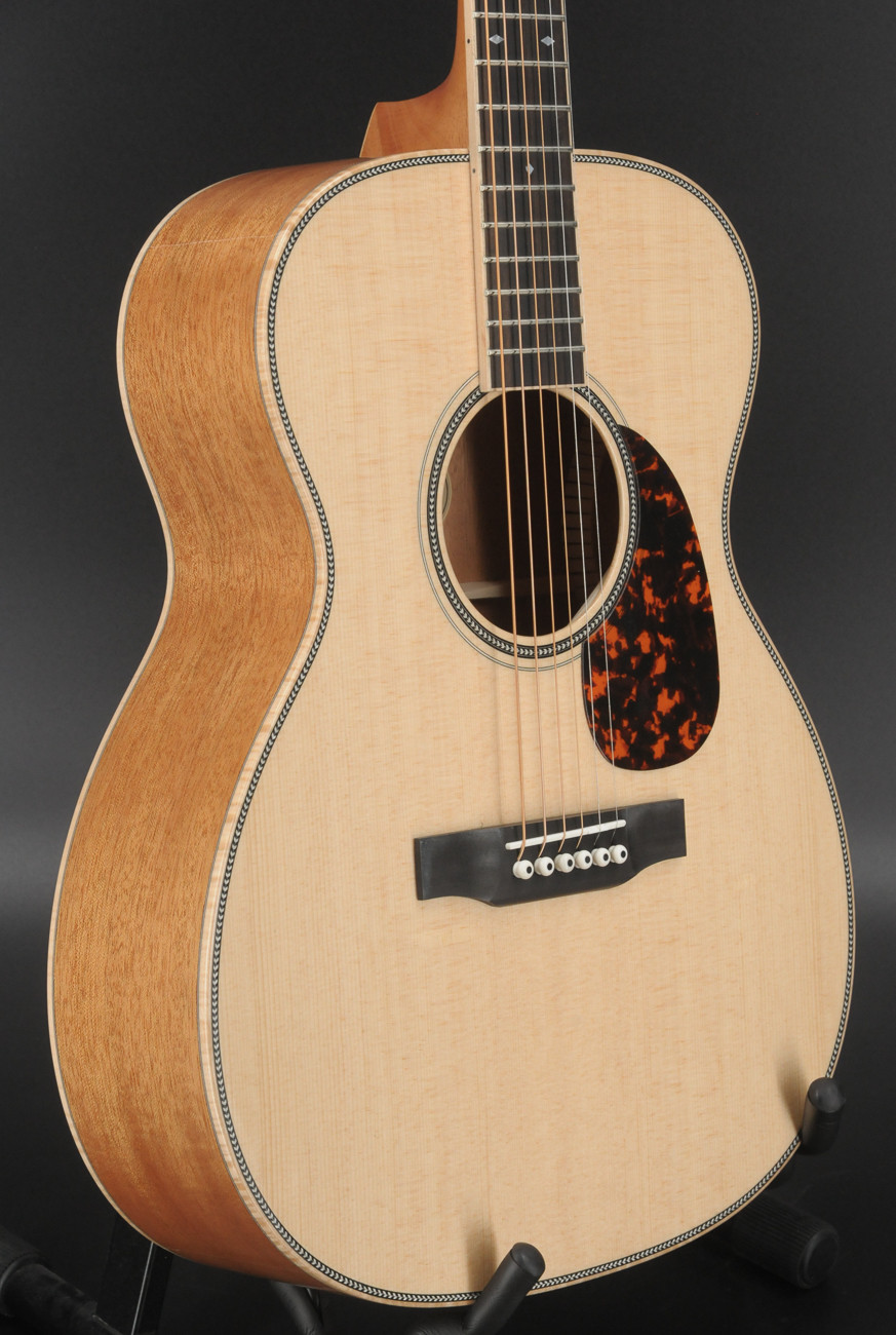 Larrivee OM-50 - Gloss Finish - Sitka/Mahogany #2462