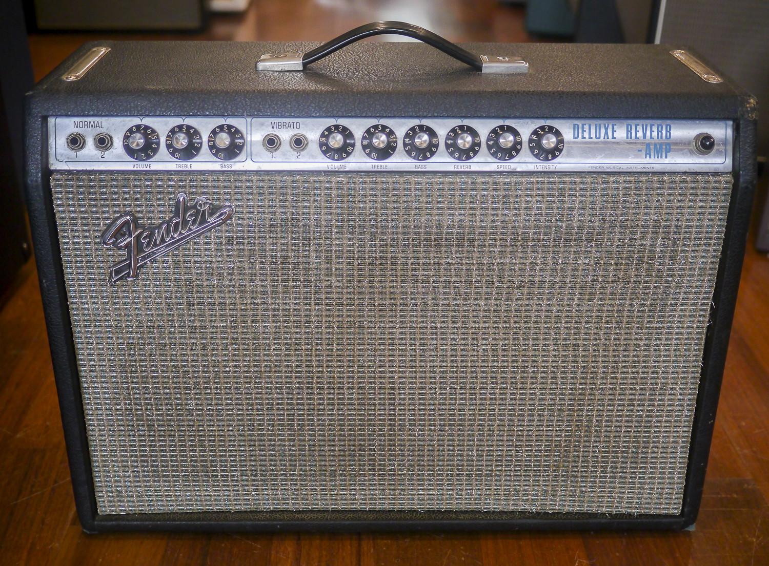 Used Fender 1972 Deluxe Reverb – Silverface 