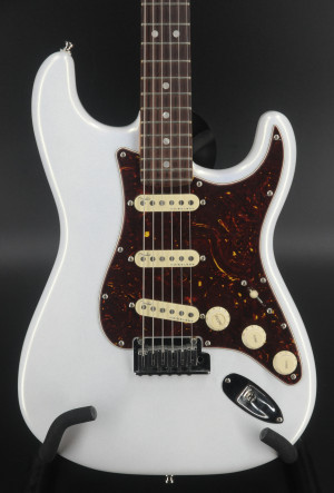 USED Fender 2024 USA American Ultra Stratocaster - Arctic Pearl #5862