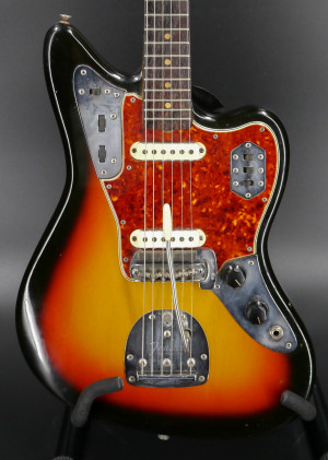 Fender Vintage 1962 Pre-CBS Fender Jaguar 3-tone Sunburst