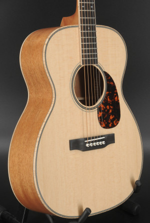 Larrivee OM-50 - Gloss Finish - Sitka/Mahogany #2462