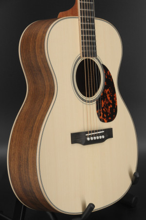 Larrivee OM-40 - Limited Edition Custom Ovangkol #0437