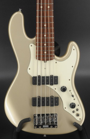 USED Fender USA Artist Series Roscoe Beck V 5-String Bass - 1997 - Shoreline Gold
